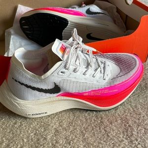 Nike ZoomX Vaporfly Next %2 size 5.5